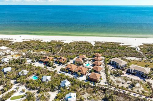 Cozy Coastal Haven - Your Relaxing Sanibel Getaway - Private Beach - Pet Friendly - Signal Inn 07