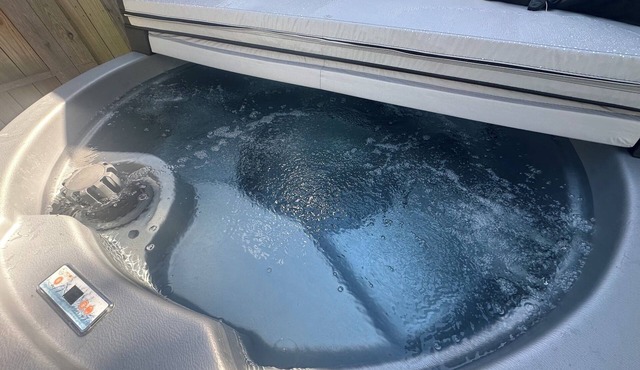 Cozy Cottage. Straight Access to Brimstone Trails. Pets. Multiple Hot Tubs