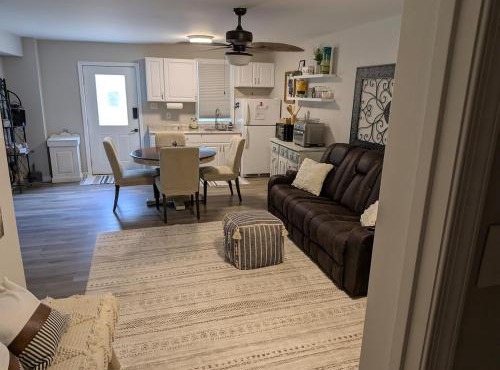 Cozy Hideaway guest suite