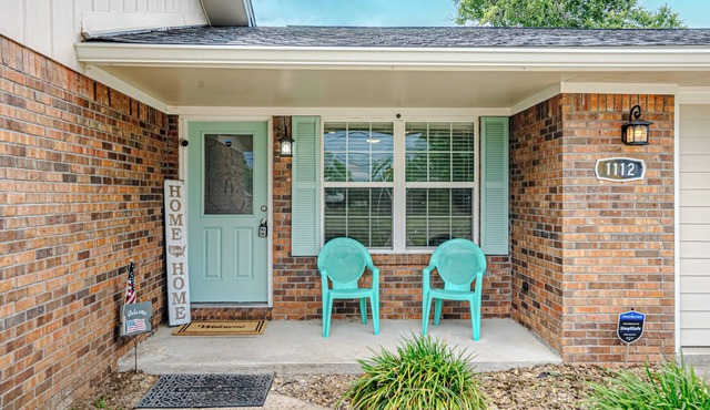 Cozy Home 5 min from Panama Country Club and parks - 25 min to PCB Beaches!