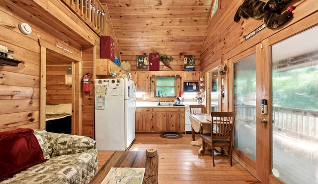 Cozy Log Cabin Hideaway on Collett Creek with Loft and Porch in Andrews NC