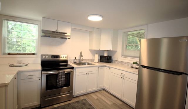 Cozy newly remodeled lower level duplex in Marion! Conveniently located to town!