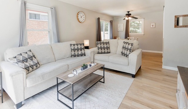 Cozy Pet Friendly 3BR - Fenced Yard - 1Mi HPU & DwnTwn - Furniture Market