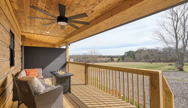 Cozy Retreat Fireplace Deck Perfect Getaway