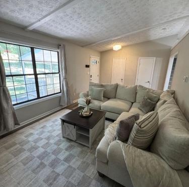 Cozy & Spacious Jonesboro Getaway