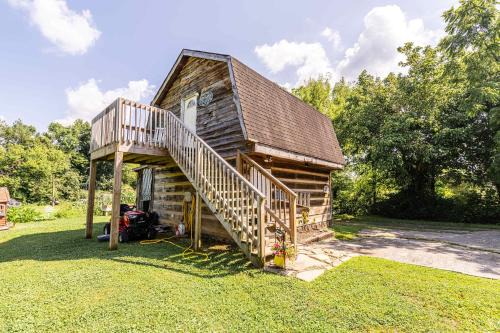 Cozy Walland mountain retreat family