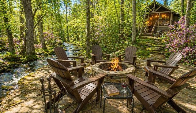 Creekside Cabin - Hot Tub, Firepit, Porch