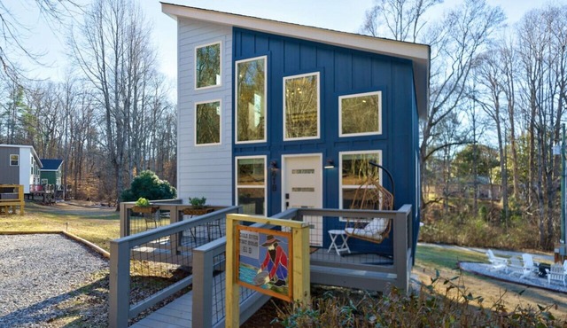 Dahlonega Gold Rush Tiny House *King Bed*