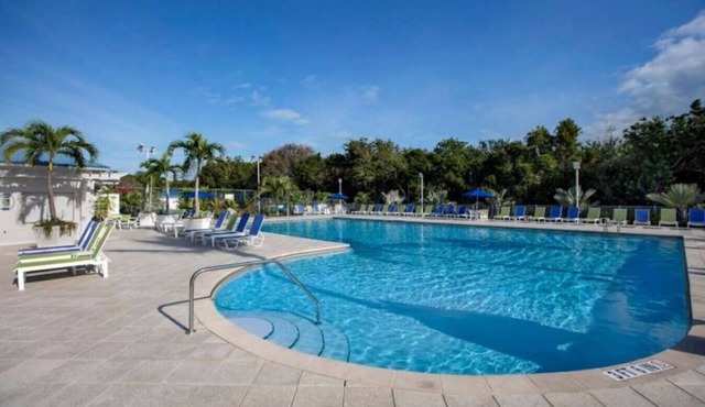Dazzling Ocean View Suite w/heated pool, beach, marina, tennis/pickleball