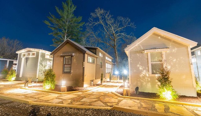 Deers Den River- Luxury Tiny Home on River