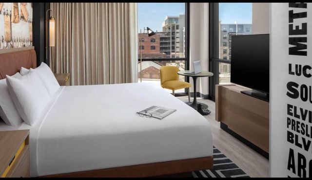 Delightful hotel suites in Memphis with fitness room and AC
