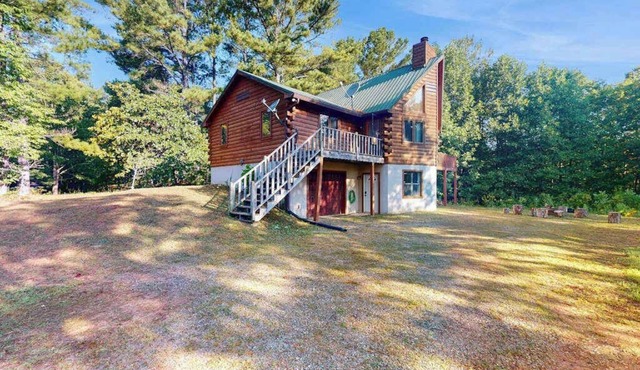 Dog-friendly mountain view home with multi-levels and large deck