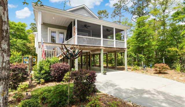 Dog Friendly, only a 10 Min Walk To Beach, Fire Pit, Mins from Parks and Restaurants