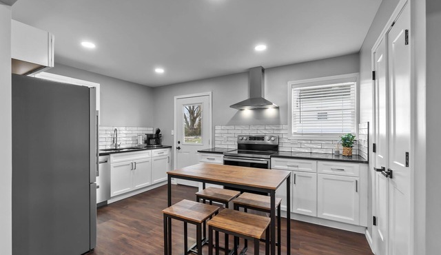 Downtown Charm: 2 BR Retreat, #9