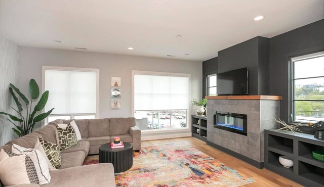 Downtown Modern, Rooftop Patio, Vanderbilt, 8 Beds