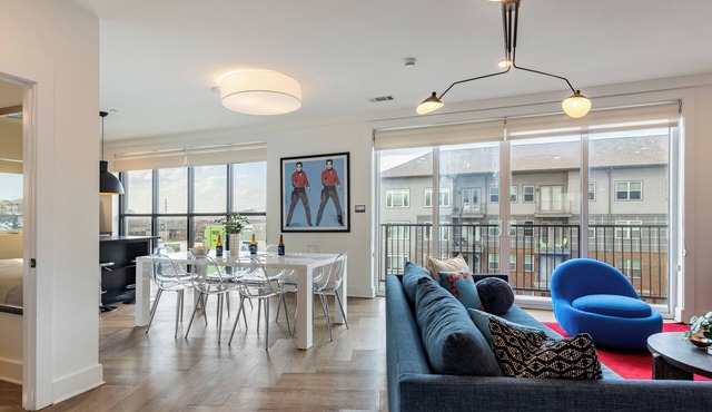 Dual Bachelor Pads w/Rooftop Lounge & Games | Sleeps 26 | 5 Min to Broadway