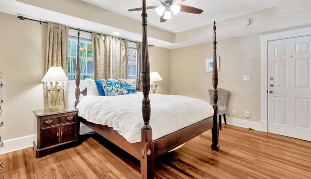 Elm Room Bay at ONE Inn, steps to Downtown St. Pete: Ideal for all guests