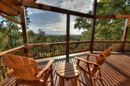 Endless Views~ Movie Theater ~ Hot Tub ~ Game Room