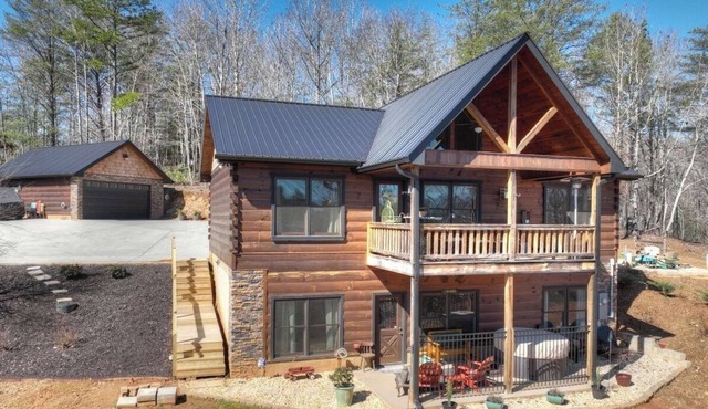Epic mtn views with plush outdoor spaces only minutes from the Ocoee River