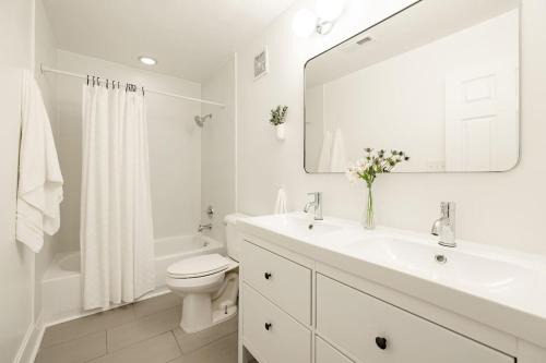 Explore OTR from a Parkside Condo - Walk to ALL
