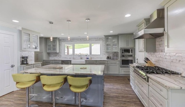 Extraordinary Lake Keowee Waterfront Home Close to Town
