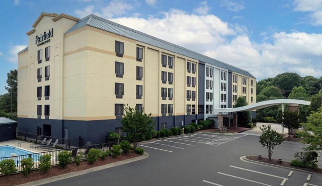 Fairfield Inn and Suites by Marriott Winston Salem/Hanes