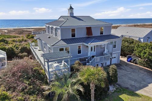 Fairwinds by Oak Island Accommodations