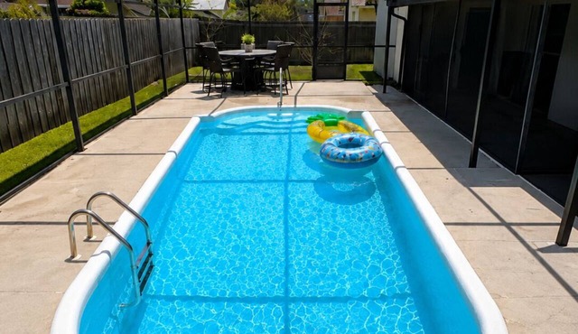 Family 4BD Villa w/Private Pool & Game Room 14 Min to Disney