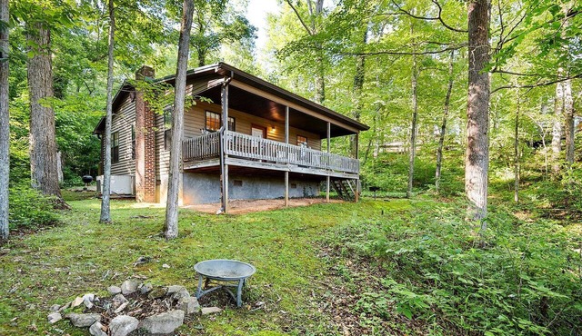 Family-Friendly Cabin Rental with River Views near Knoxville