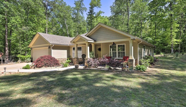 Family-Friendly Home w/Lake Oconee Access + Patio