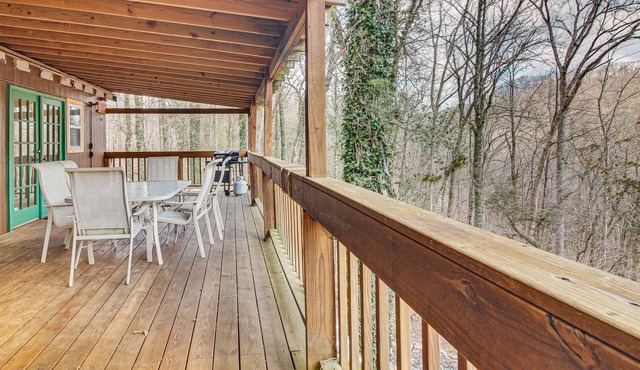 Family-Friendly Smithville Cabin: Game Room & Deck