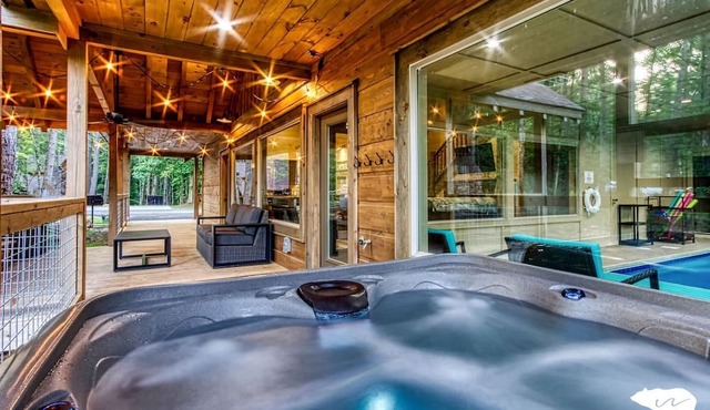 Fantastic Cabin Nestled Amidst Trees and Hot-tub Provided in Sevierville, Tennessee