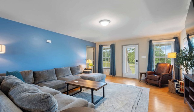 Farm Stay Near Downtown Dickson w/Hot Tub and BBQ