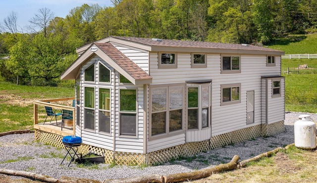 Farm Stay w/Pool-15min to Chattanooga-3 Tiny Homes