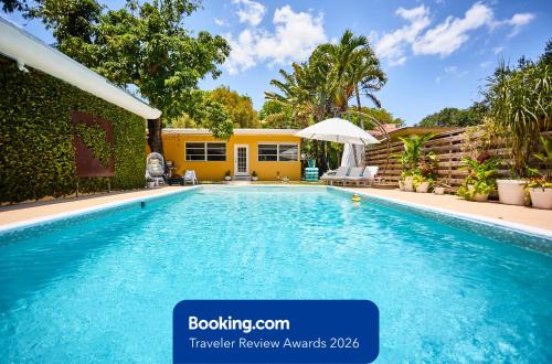 FIFA HQ: 8mi to Stadium | Sleeps 10 | Pool & Games