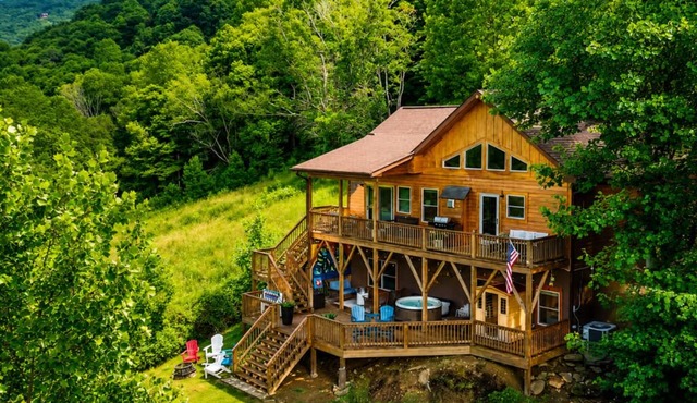Fireflies & S'mores - Games, Hot Tub/Sauna & Views