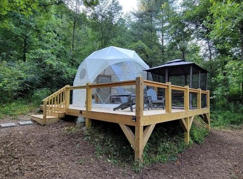 Geodome on Creek, Great Getaway, WIFI & Hot Shower near Boone, NC