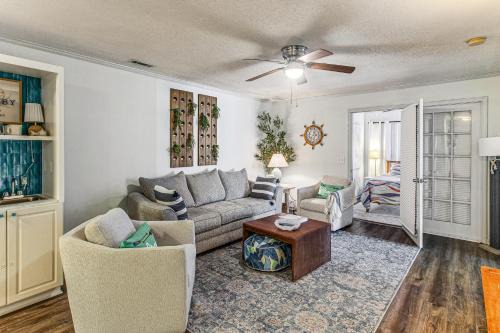 Golf Cart & Pool Access! Condo in Myrtle Beach