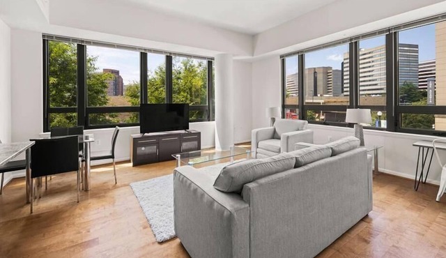 Gorgeous 2BR | Perfect for Business | Pentagon City