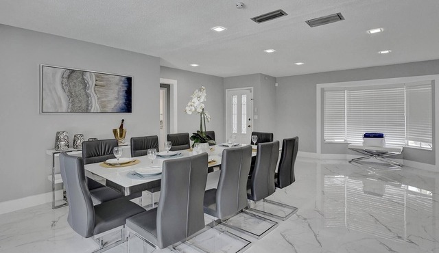 Gorgeous 4br Villa with Pool