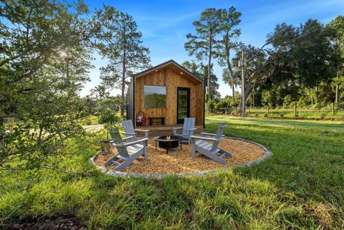 Gorgeous and Modern Cabin near Poe Springs Park, Perfect for a Weekend in Nature