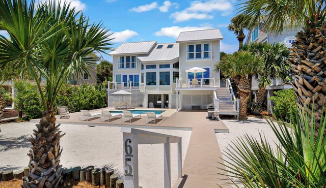 Gorgeous OCEANFRONT Home ~ Forest Beach Area ~ Dog Friendly ~ Private Pool