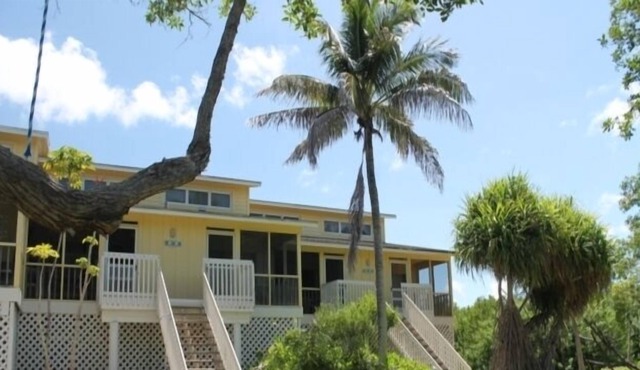 Great Gulf view, community pool, community dock, free wifi at pool, boardwalk to the beach!