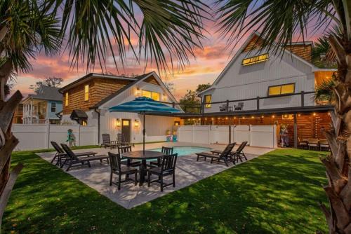 Harbor Lights Resort Waterfront, Pool & Dock!