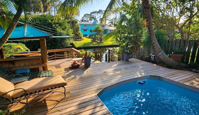 Heated Pool, Hot Tub & private Tiki bar