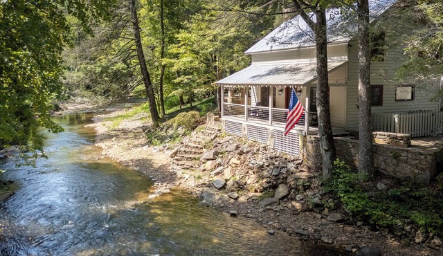 Helen's Newest Riverfront Rental on the Chattahoochee River