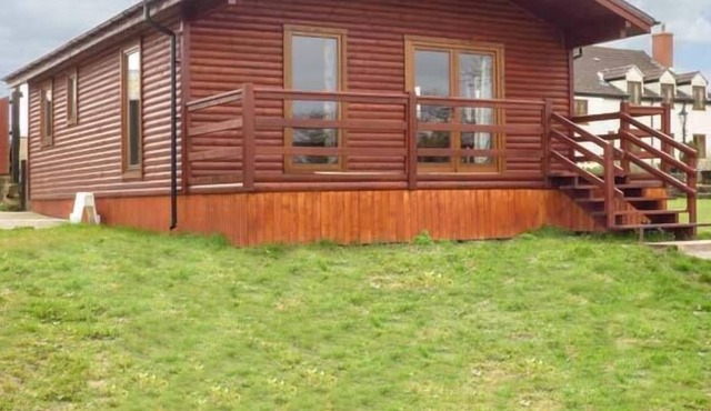 HERON VIEW LODGE, family friendly, with a garden in Shepton Mallet