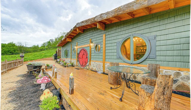 Hobbit House & Creekside Cabin on 6 Acres in Cosby