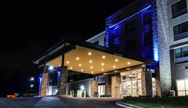 Holiday Inn Express & Suites Charlotte NE - University Area by IHG