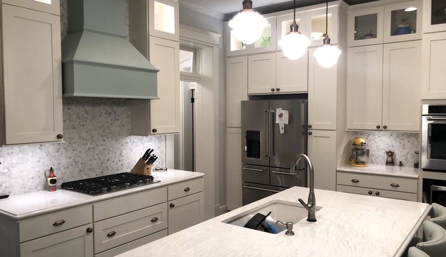 Home Near Downtown & Quilt Museum With NEW Luxury Kitchen & Baths